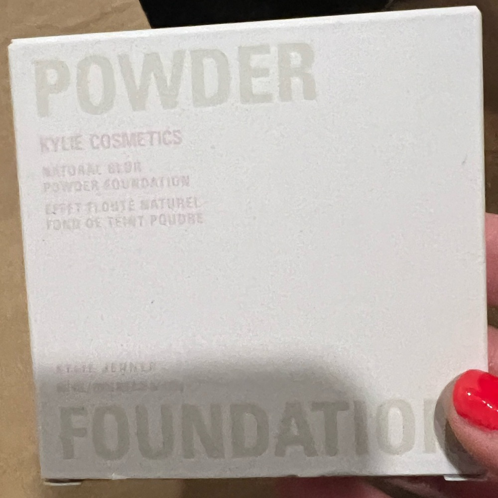 NWT Kylie Cosmetics Natural Blur Powder Foundation in 3 Warm